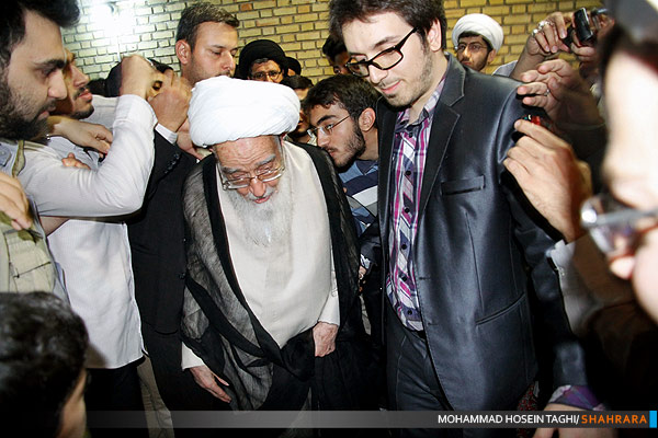مراسم عمامه گذاری با حضور آیت الله صافی گلپایگانی