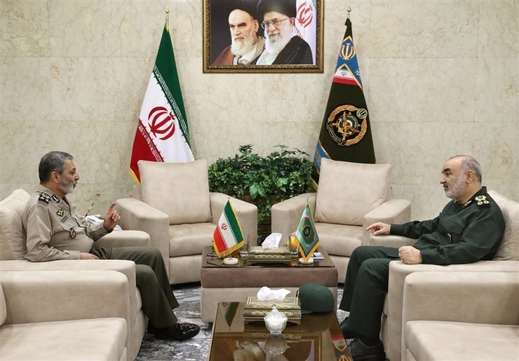 فرمانده کل سپاه با حضور در ستاد ارتش با سرلشکر موسوی دیدار کرد.
