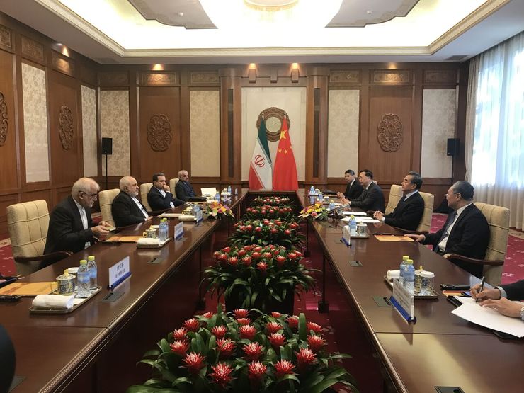 محمد جواد ظریف و وانگ یی، وزیران خارجه ایران و چین روز سه شنبه در پکن بر گسترش همکاری‌ها تاکید کردند.