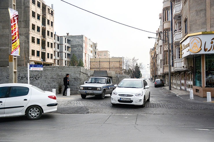 شهروندان از ترافیک ناشی از کم عرض بودن خیابان صیاد شیرازی ۸ گله دارند