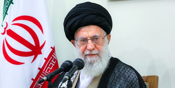 رهبر معظم انقلاب اسلامی ساعتی پیش با حضور در منزل سردار بزرگ و پر افتخار اسلام سپهبد شهید حاج قاسم سلیمانی، ضمن تفقد از خانواده شهید، شهادت آن مجاهد مخلص و عالی‌مقام را تبریک و تسلیت گفتند.