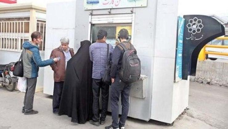 بنده یکی از متصدیان باجه های شارژ و فروش من کارت هستم که شرکت یه مبلغی رو به عنوان امانت به ما داده که بتونیم روی دستگاه بریزیم و من کارت شهروندان رو شارژ کنیم...