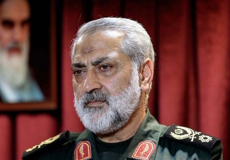 سخنگوی ارشد ستادکل نیرو‌های مسلح درخصوص واکنش ایران به ماجرای ترور سردار سلیمانی توسط آمریکایی‌ها تصریح کرد: ما در پاسخ‌دهی عجله نمی‌کنیم و پاسخ این اقدام تروریستی را نیز کوبنده و پرقدرت خواهیم داد.
