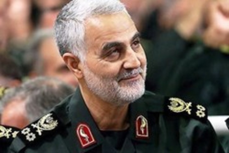 لحظاتی پیش پیکر مطهر شهید قاسم سلیمانی از طریق فرودگاه بین‌المللی اهواز وارد ایران شد.