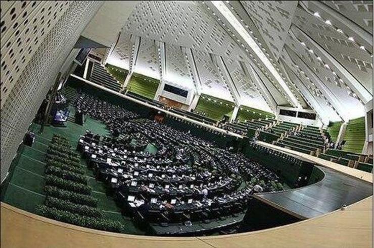  مجلس شورای اسلامی در سوگ سردار شهید سپهبد حاج قاسم سلیمانی سیاه پوش شد.