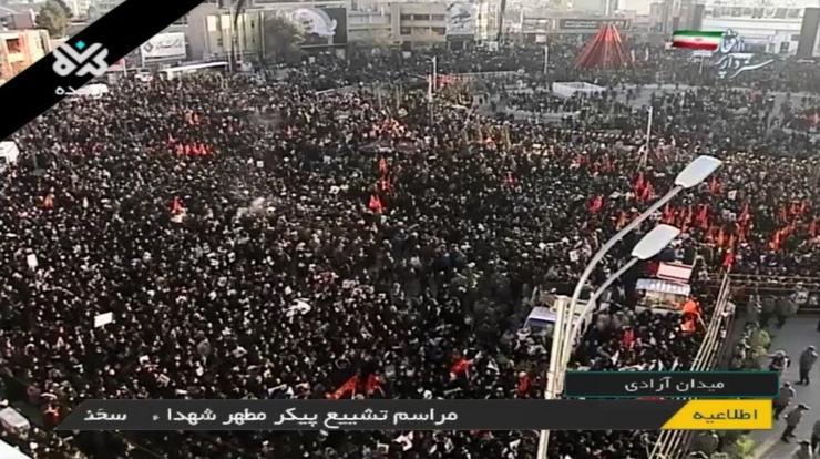 بامداد امروز پس از مراسم باشکوه وداع در مرقد امام خمینی، پیکر پاک شهید حاج قاسم سلیمانی و شهید پورجعفری برای خاکسپاری به کرمان زادگاه‌شان رسید.