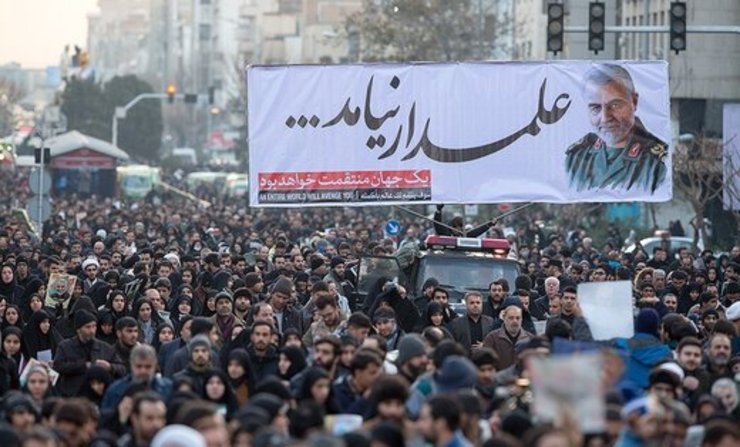 کرمانی‌ها با دلی خون و چشمانی اشک بار با سردار عزیزشان وداعی تلخ کردند و شهر غرق در اندوه و ماتم شده است.