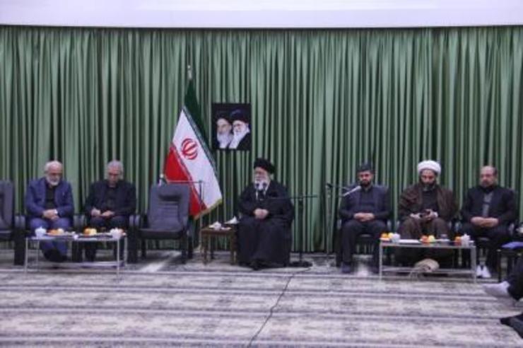 پوستر نخستین جشنواره تولیدات رادیویی زیارت، مزین به تصویر سپهبد شهید حاج قاسم سلیمانی، رونمایی شد.