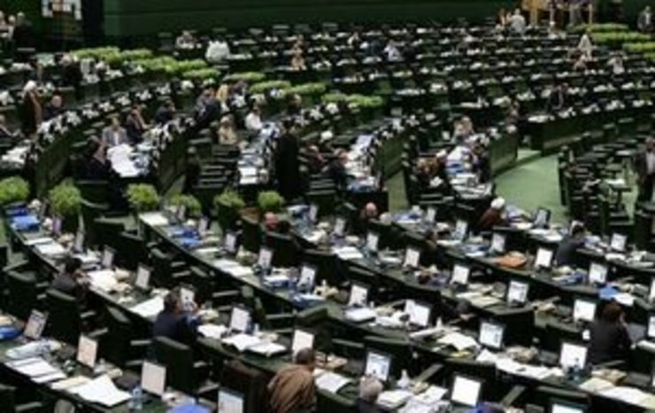 نمایندگان مجلس در نامه‌ای به رهبر معظم انقلاب بر ضرورت عملی شدن انتقامی در خور جنایت آمریکا تاکید و تصریح کردند: تمامی تلاش خود را به کار می‌بندیم تا متناسب با تصمیماتی که از جانب حضرتعالی اتخاذ می‌شود به طور کامل به وظایف شرعی و قانون خود عمل نماییم.