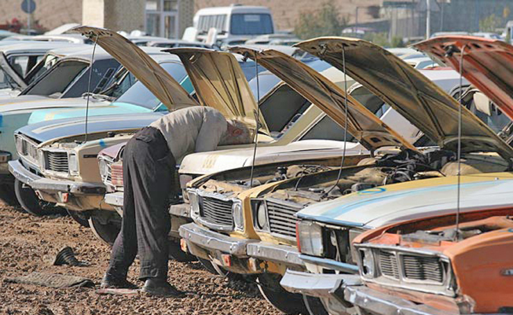 در حالی طبق مصوبه‌ی هیئت دولت سهمیه‌ای به خودرو‌های فرسوده تعلق نمی‌گیرد که اکثر دارندگان این خودرو‌ها از دهک‌های پایین جامعه هستند که با استفاده از این خودرو‌ها امرار معاش می‌کنند و تحمل به دوش کشیدن بار افزایش قیمت بنزین را ندارند.