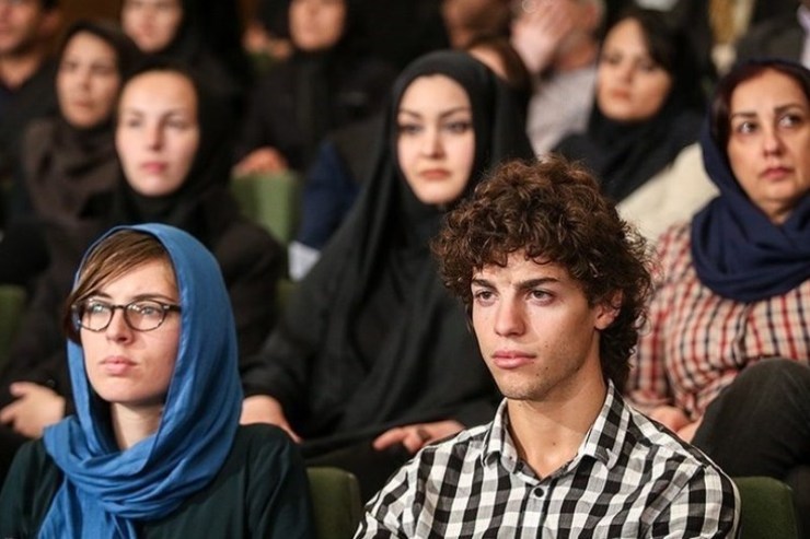 مدیرکل امور دانشجویان غیرایرانی وزارت علوم، تحقیقات و فناوری گفت: در حال حاضر بیش بر ۴۰ هزار دانشجوی خارجی از ۱۲۹ ملیت مختلف در دانشگاه‌های ایران تحصیل می‌کنند.