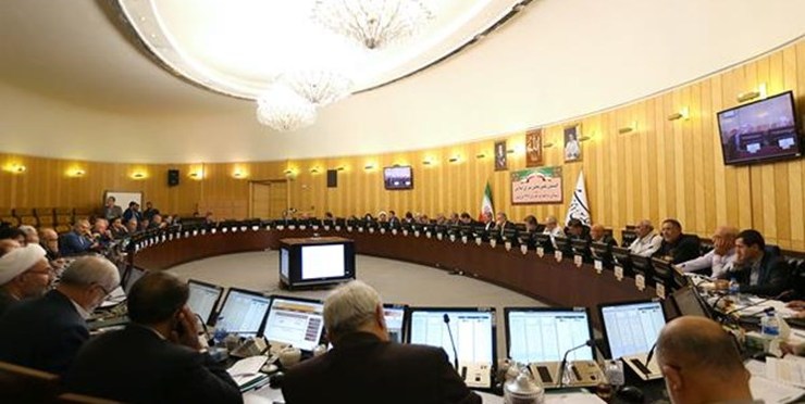 عضو کمیسیون تلفیق بودجه سال ۹۹ گفت: با مصوبه کمیسیون تلفیق، خودرو‌های سواری و وانت دوکابین با قیمت بیش از یک میلیارد تومان مشمول مالیات می‌شوند. هم‌چنین اعضای تلفیق مصوب کردند واحد‌های مسکونی بین ۱۰ تا ۱۵ میلیارد تومان باید مالیات بدهند.