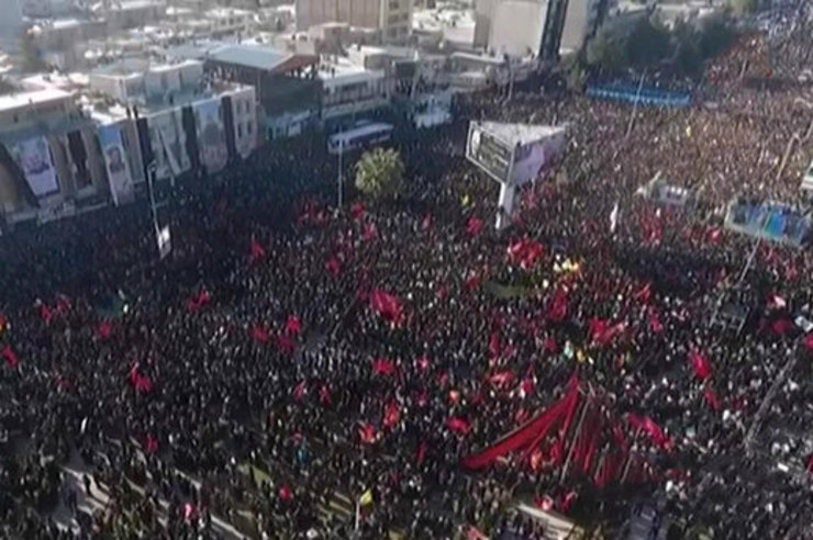 مدیرکل پزشکی قانونی استان کرمان با عنوان اینکه بیش از ۵۰ نفر به دلیل ازدحام جمیت در کرمان جان باخته‌اند گفت: پزشکی قانونی در حال شناسایی اجساد است.