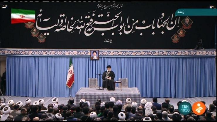 رهبر معظم انقلاب در دیدار با مردم قم فرمودند: مردم عزیز و با افتخار قم این مراسم ۴۱ سال است که هر سال با عظمت برگزار می‌شود. مردم سراسر کشور چشمشان به مردم قم است در روز ۱۹ دی به مناسبت آن حادثه بسیار مهم و تاریخ ساز.