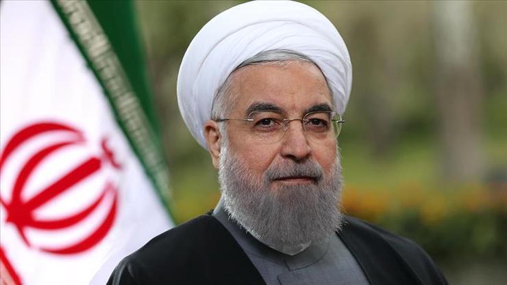 رئیس جمهور اقدام آمریکایی‌ها در به شهادت رساندن سردار دلاور اسلام سپهبد قاسم سلیمانی و همراهان شهیدش در عراق را برخلاف همه موازین و مقررات بین‌المللی و یک جنایت جنگی و تروریسم بین‌المللی دانست و تاکید کرد: آمریکایی‌ها از دستیابی به اهداف خود در این اقدام جنایتکارانه شکست خوردند.