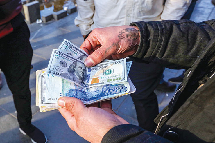 بازدید سرزده روز گذشته عبدالناصر همتی، رئیس کل بانک مرکزی، از بازار ارز معادلات دلال‌های بازار ارز را به هم ریخت.