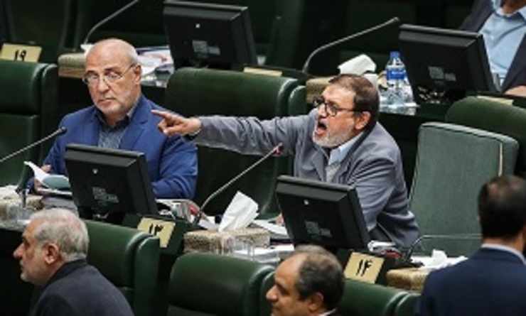 عضو فراکسیون نمایندگان ولایی مجلس شورای اسلامی با اشاره به حضور سفیر انگلیس در برخی از تجمعات داخل کشور، در صحن علنی مجلس گفت: وزیر امور خارجه باید سفیر انگلیس را به عنوان عنصر نامطلوب تا ظهر اخراج کند.