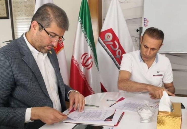 مالک باشگاه شهرخودرو به احتمال حضور یحیی گل‌محمدی در تیم پرسپولیس به جای گابریل کالدرون واکنش نشان داد و گفت: بهتر است از خود گل‌محمدی در این ارتباط سئوال کنید!