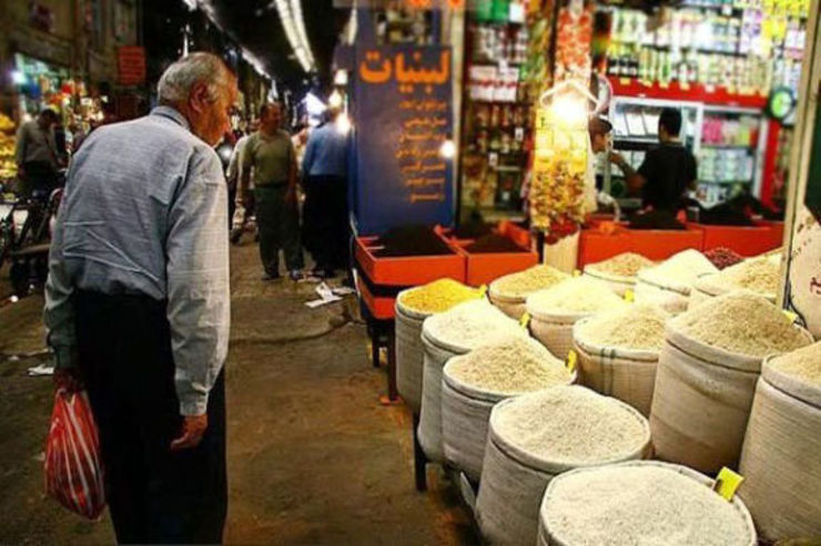 بررسی آمار وزارت صنعت، معدن و تجارت نشان می‌دهد که قیمت هر کیلوگرم خرمای مضافتی در آبان ماه امسال به ۲۵ هزار و ۹۴۳ تومان رسید که نسبت به مدت مشابه سال گذشته رشد ۱۲۹.۶ درصدی را نشان می‌دهد.