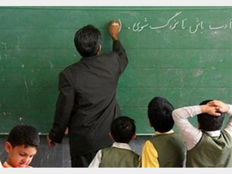 مدیرکل مدارس غیردولتی وزارت آموزش و پرورش کف حقوق پرداختی معلمان در الگوی شهریه سال آینده را طبق قانون کار دانست و گفت: موسس دیگر نمی‌تواند نیروی حق‌التدریس با حقوق پرداختی کمتر از قانون کار جذب کند.