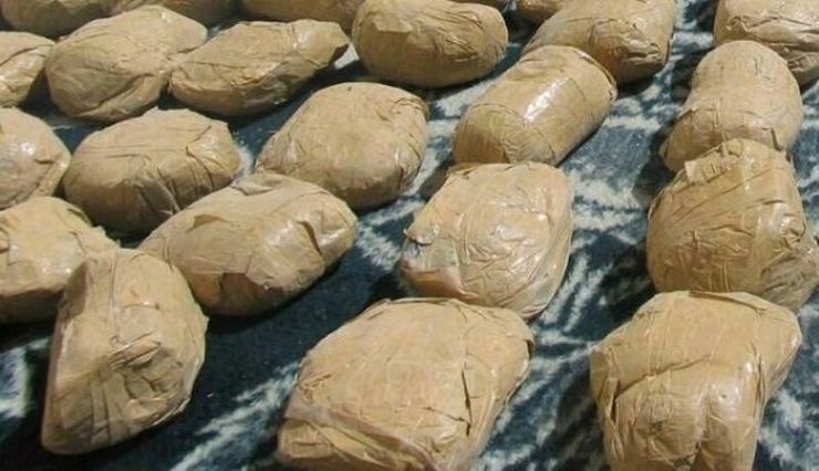 ماموران مرزبانی هنگ مرزی تایباد واقع در شرق خراسان رضوی۶۲ کیلو و ۲۵۵ گرم مواد مخدر شامل هرویین فشرده و حشیش را کشف و ضبط کردند.