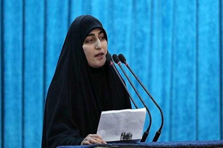 دختر سردار سپهبد شهید سلیمانی در اولین پست اینستاگرامی بعد از شهادت پدرش، تصویری از دست حاج قاسم را منتشر کرد و نوشت:«ما رأیت الا جمیلا»