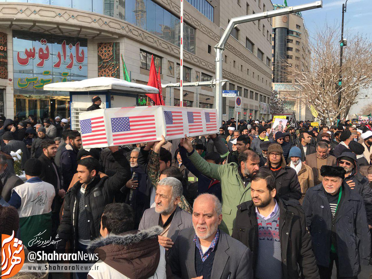 راهپیمایی حمایت از جبهه مقاومت و همدردی با بازماندگان شهدای سانحه هوایی اخیر با حضور گسترده اقشار مختلف مردم در مشهد مقدس آغاز شد.