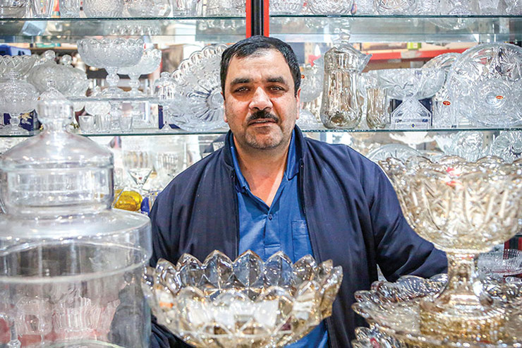 رضا خانی سال ۵۲ در محله طلاب به دنیا می‌آید و بزرگ می‌شود. پدرش هم آنجا مغازه لوازم خانگی داشته است. از حدود ۳۵ سال پیش به محله دانش‌آموز می‌آید. در واقع جزو اولین ساکنان این محله است.