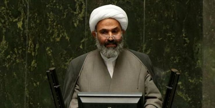 نصرالله پژمان‌فر تهدید کرد که با ارائه طرحی به مجلس هنرمندان معترض را برای همیشه از فعالیت هنری در ایران محروم می‌کند.