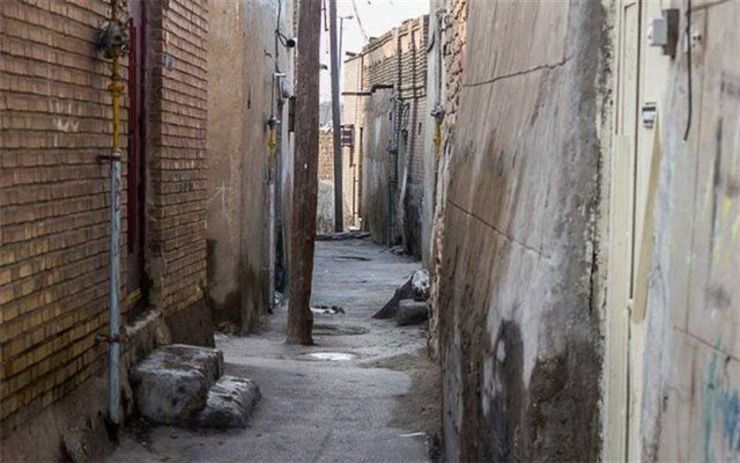 شهردار منطقه چهار مشهد گفت:: ۲۸ درصد از مساحت کل منطقه ۴ مشهد را بافت فرسوده تشکیل می‌دهد که باید برای نوسازی آن گام اساسی برداشته شود.