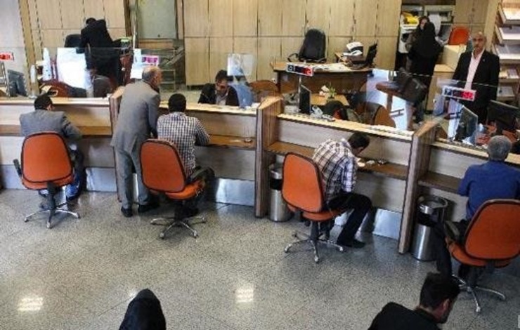 بدهی بانک‌های دولتی و خصوصی به بانک مرکزی معادل ۲۰۸ هزار و ۵۰۰ میلیارد تومان است که از این میزان ۱۴۱ هزار و ۱۰۰ میلیارد تومان آن بدهی بانک‌های خصوصی، خصوصی شده و موسسات اعتباری است.