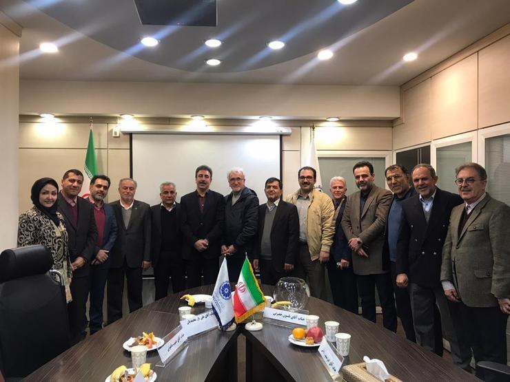 ششمین دوره انتخابات فعالیت انجمن نمایشگاه‌های ایران، روز شنبه، بیست و هشتم دی ماه در محل اتاق بازرگانی ایران با حضور حداکثری اعضاء برگزار شد.