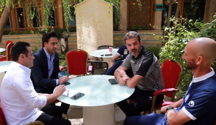 آن طور که از شواهد امر پیداست استراماچونی قصد بازگشت به ایران را نداشته و با با سوار شدن بر موج احساسی هواداران استقلال می‌خواهد جدایی خود را به مدیران استقلال ربط دهد.