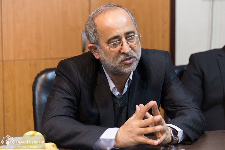 رئیس شورای اسلامی شهر مشهد گفت: مجلس شورای اسلامی در حال تصویب لایحه درآمد‌های پایدار شهری است که جنس این مصوبات از نوع دست در جیب مردم بردن است.
