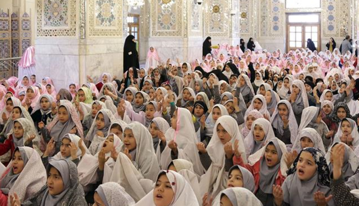 با هدف گفتمان‌سازی دینی و با اولویت دانش‌آموزان مناطق محروم، تا پایان سال تحصیلی ۹۸-۹۹، ۱۳ هزار دانش‌آموز مشهدی به حرم مطهر رضوی مشرف و مهمان سفره متبرک حضرت رضا علیه‌السلام می‌شوند.