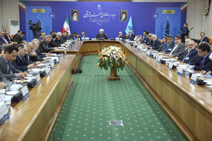 روحانی گفت: درآمد کنونی صنعت پتروشمی ما حدود ۱۷ میلیارد دلار است که تا سال ۱۴۰۰ به ۲۵ میلیارد دلار و در پایان گام سوم، به ۳۷ میلیارد دلار خواهد رسید.