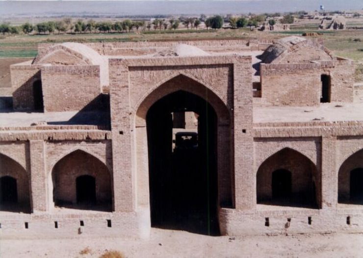 فرماندار داورزن گفت: این شهرستان سرمایه‌های نمادینی چون باشتین خاستگاه قیام سربداران را در اختیار دارد و زادگاه خاندان شریعتی است که معرفی و بیان این موضوعات توسعه صنعت گردشگری این خطه را رقم می‌زند.