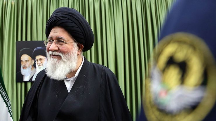 امام جمعه مشهد گفت: زمام برخورد با فتنه دشمن باید در دست مردم باشد.