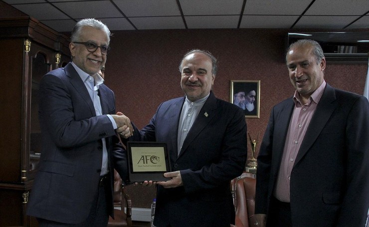 مسعود سلطانی فر وزیر ورزش و جوانان اعلام کرد:اقدام کنفدراسیون فوتبال آسیا (AFC) کاملا سیاسی و غیر حرفه‌ای بود، اما نتوانست مانع صعود تیم‌های استقلال تهران و شهر خودرو مشهد شود.