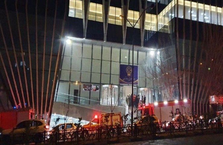مدیر روابط عمومی و امور بین الملل شرکت بورس در خصوص آتش سوزی ساختمان بورس تهران واقع در منطقه سعادت آباد گفت: عصر ۵شنبه آتش سوزی جزیی در پارکینک ساختمان بورس تهران رخ داد که هیچ گونه خسارت جانی و مالی در بر نداشت.