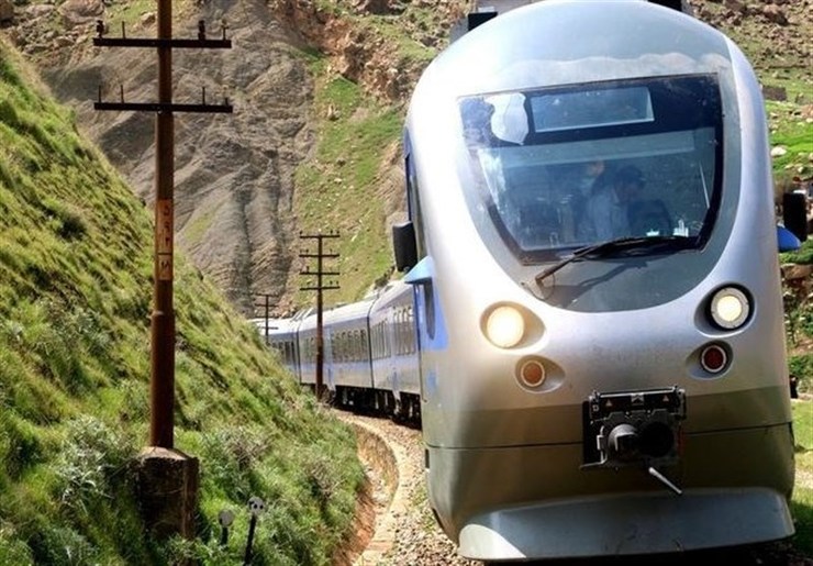 معاون مسافری راه آهن از برخورد با تخلف خرید بلیت قطار و فروش آن در اپلیکیشن‌های مشهور فروش اینترنتی خبر داد.
