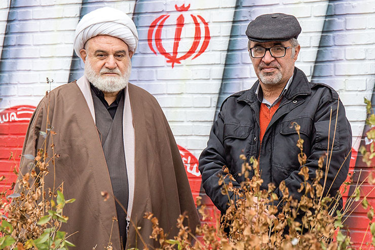 داستان زندگی در سال ۵۷ حکایتی دارد که همیشه تازه و جالب است و هیچ‌وقت رنگ کهنگی نمی‌گیرد. روایت‌هایی که وقتی  مبارزان برای ما تعریف می‌کنند، برای ما حیرت‌انگیز است.