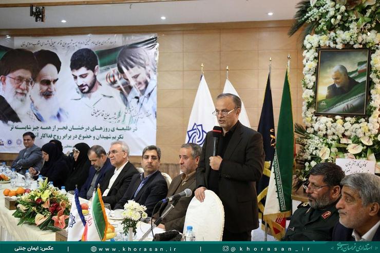 استاندار خراسان رضوی گفت: اگر در شرایط تحریم، امنیت پایدار در کشور حاکم است و چرخ اقتصاد می‌چرخد باید شکرگزار خداوند متعال باشیم.