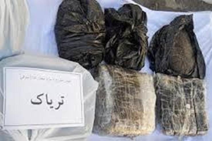 مرد ۶۳ ساله  در یکی از شهر‌های شمالی کشور مواد مخدر تریاک را پس از بسته‌بندی، بلعیده و قصد داشته با ورود به تهران و خارج کردن موادمخدر آن‌ها را بفروشد که بخاطر درد شدید مجبور شده به بیمارستان مراجعه کند.