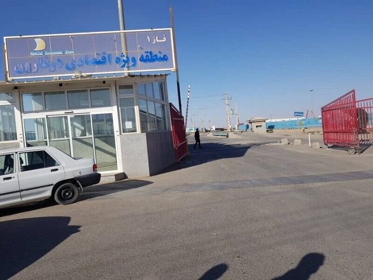 روزانه بیش از ۲ هزار و ۵۰۰ مسافر خارجی در بدو ورود به چهار پایانه مرز زمینی این استان در واحد‌های قرنطینه از نظر بهداشتی مورد بررسی قرار می‌گیرند.