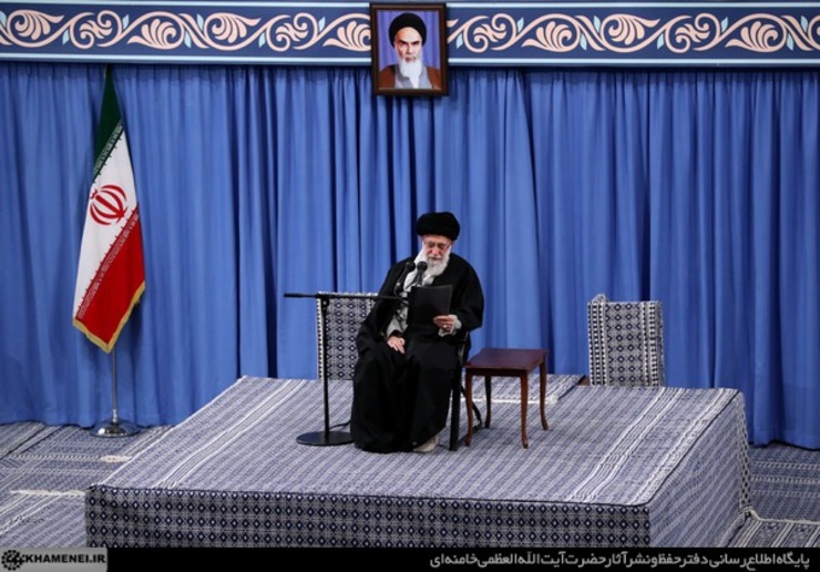 هم‌زمان با فرارسیدن ایام‌الله دهه‌ی فجر و چهل و یکمین سالگرد پیروزی انقلاب اسلامی، هزاران نفر از قشر‌های مختلف مردم  صبح امروز (چهارشنبه) با رهبر انقلاب اسلامی دیدار کردند.