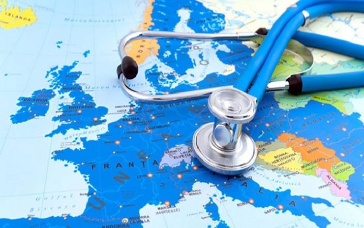 ۱۱۰۰ مجوز موقت برای مترجمان و راهنمایان گردشگری سلامت در استان خراسان رضوی صادر شد.