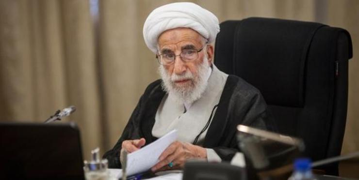 دبیر شورای نگهبان متذکر شد: در شرایط فعلی، کشور نیاز به آرامش و امید آفرینی دارد و آقای رئیس‌جمهور نباید اظهاراتی داشته باشد که خدای نکرده افکار عمومی را نگران کند یا موجب یاس مردم و مورد سوء استفاده دشمنان قرار گیرد.