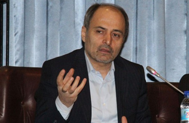 عضو هیات رئیسه فدراسیون فوتبال گفت: با آمدن احمدی ‌نژاد، فرهنگ هم از کشور ما رفت و همه به راحتی به همدیگر بد و بیراه می‌گویند.