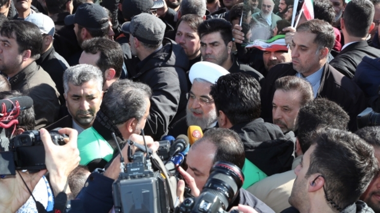 رئیس جمهور در مسیر راهپیمایی پرشور مردم تهران در ۲۲ بهمن به مناسبت سالگرد پیروزی انقلاب اسلامی ایران تصریح کرد: حضور پرشور مردم در راهپیمایی ۲۲ بهمن بهترین پاسخ قوی در برابر کاخ سفید و ستمگران و ندای آزادی ملت بزرگ ایران است.